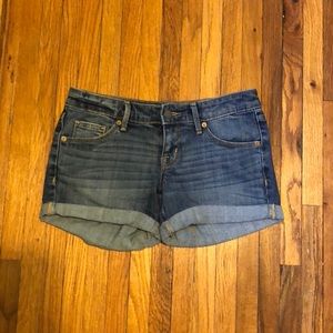 Jean shorts with pockets